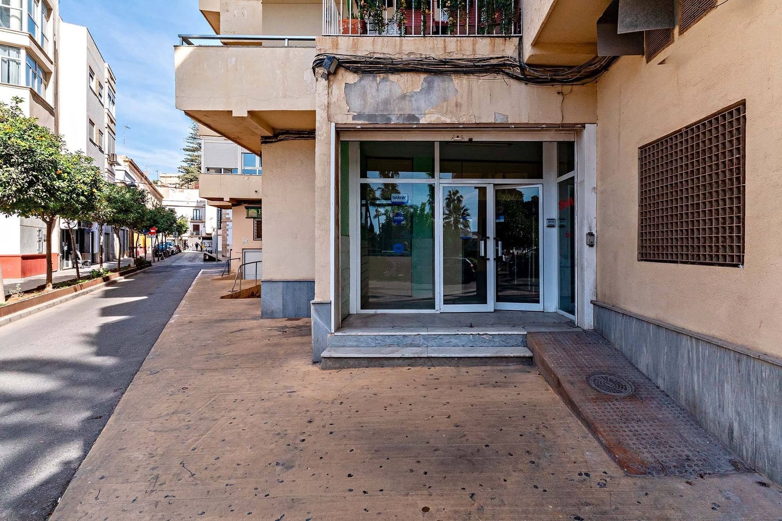 Erhverv til salg i Almeria by - € 210.000 (Ref: 9385574)