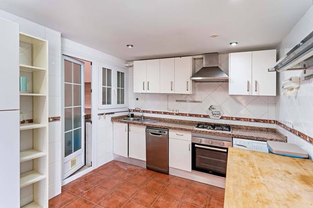 3 soverom Leilighet til leie i Ciudad Jardín - Tagarete - El Zapillo, Almería by med garasje - € 950 (Ref: 9387889)