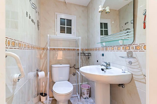 3 soverom Leilighet til leie i Ciudad Jardín - Tagarete - El Zapillo, Almería by med garasje - € 950 (Ref: 9387889)