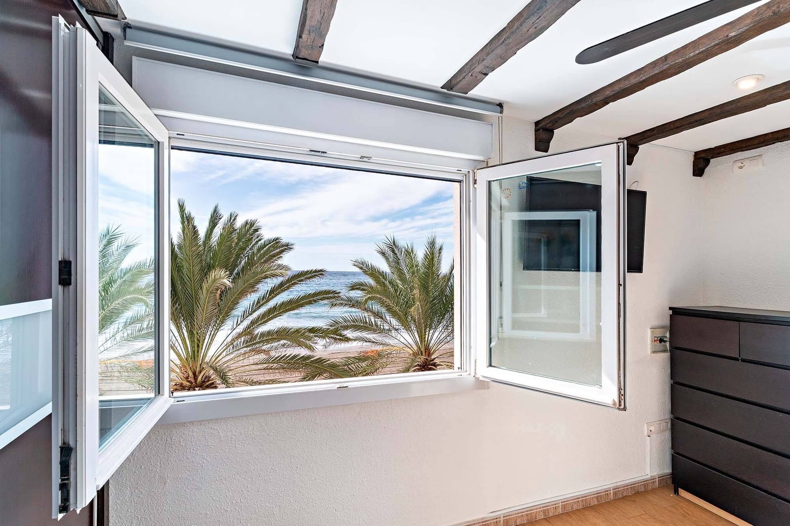 3 makuuhuone Asunto vuokrattavana paikassa Almeria kaupunki mukana 
autotalli - 950 € (Ref: 9387889)