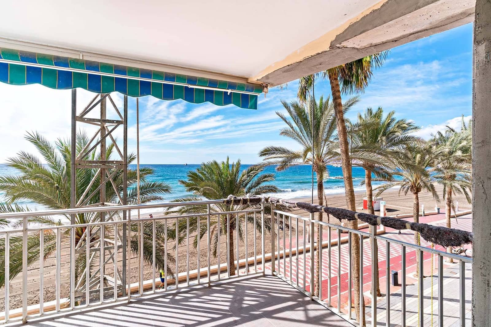 3 makuuhuone Asunto vuokrattavana paikassa Almeria kaupunki mukana 
autotalli - 950 € (Ref: 9387889)