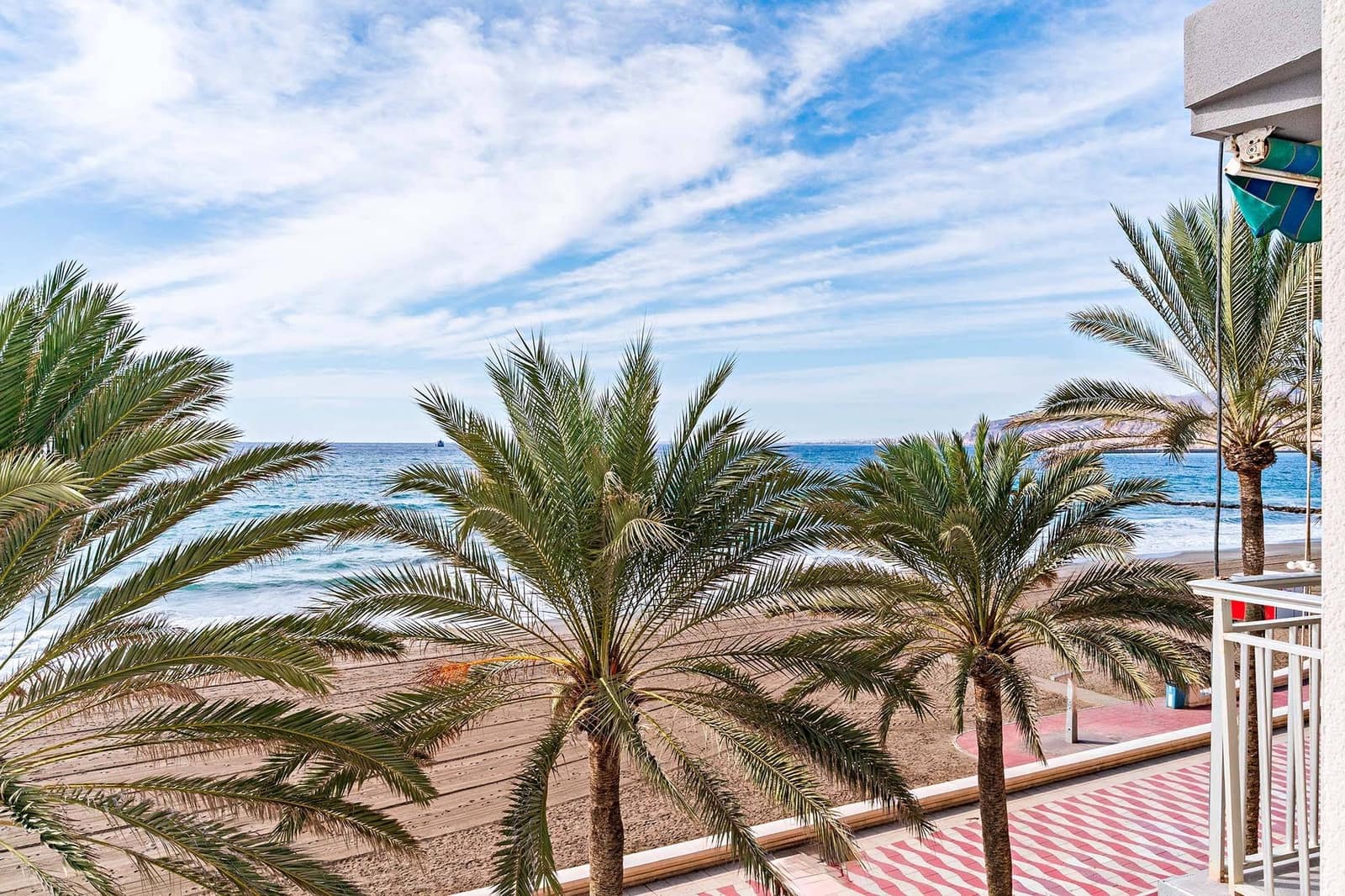 3 makuuhuone Asunto vuokrattavana paikassa Almeria kaupunki mukana 
autotalli - 950 € (Ref: 9387889)