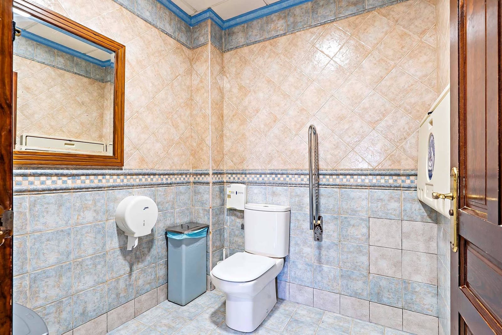 2 sypialnia Komercyjne na sprzedaż w Roquetas de Mar - 295 000 € (Ref: 9470677)