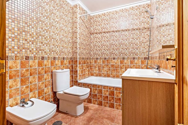 3 makuuhuone Huoneisto vuokrattavana paikassa Almería kaupunki - 875 € (Ref: 9494600)