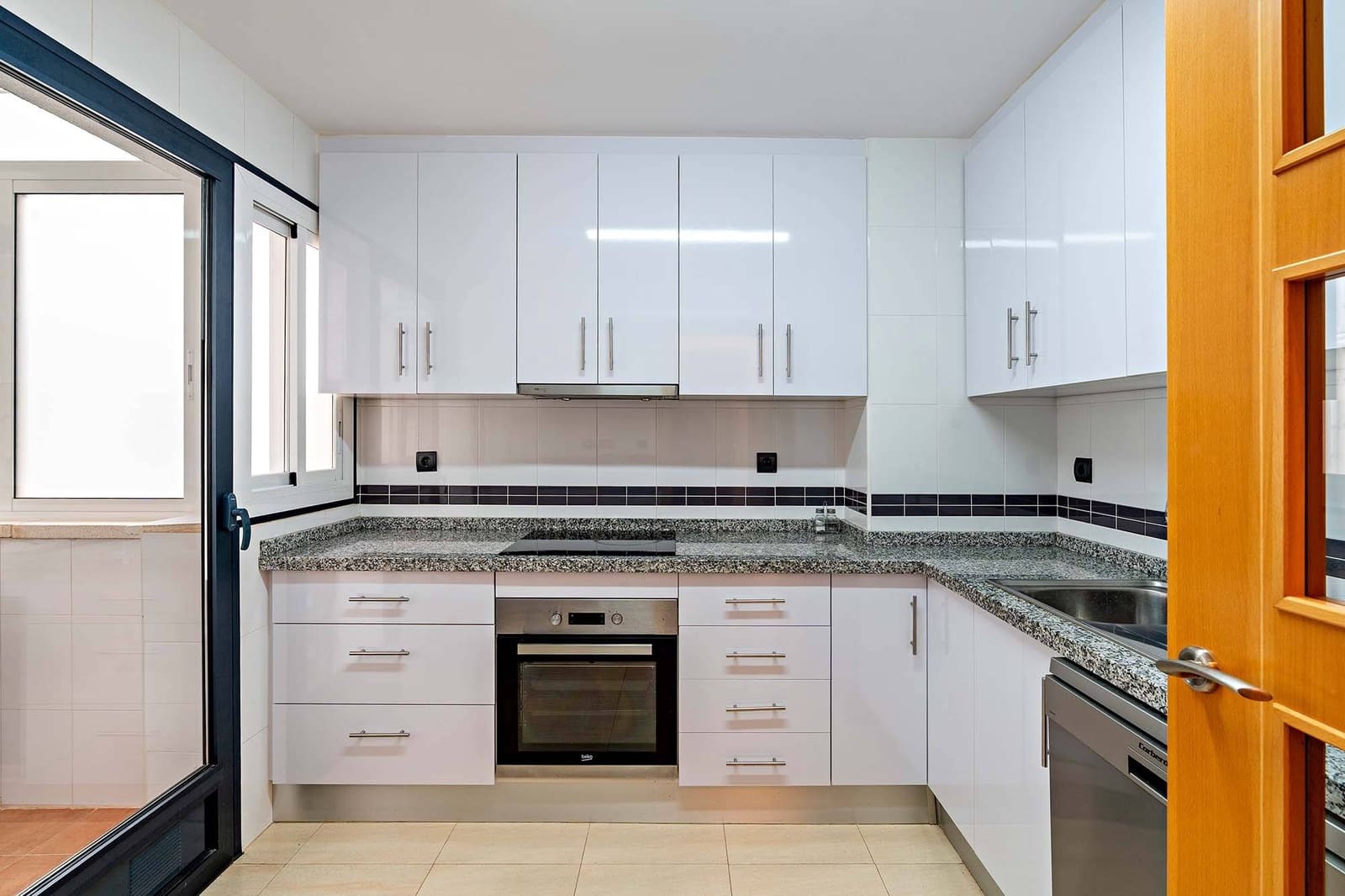 2 sypialnia Mieszkanie do wynajęcia w Miasto Almeria z basenem garażem - 775 € (Ref: 9502341)