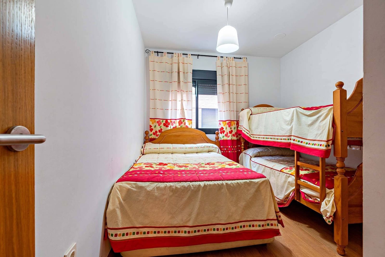 4 slaapkamer Flat te huur in Roquetas de Mar - € 800 (Ref: 9508856)