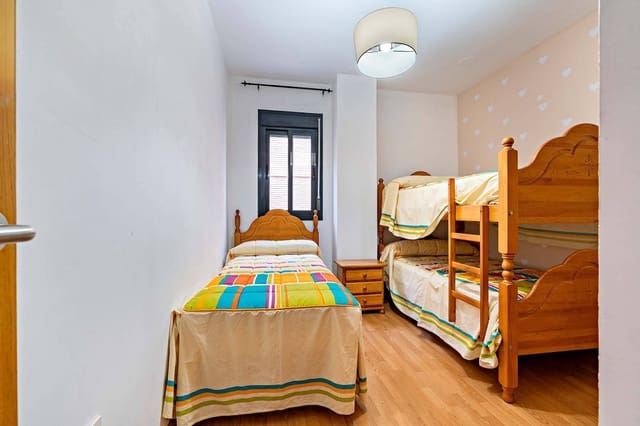 4 slaapkamer Flat te huur in Roquetas de Mar - € 800 (Ref: 9508856)