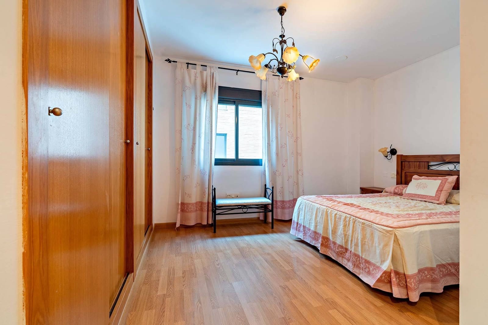 4 slaapkamer Flat te huur in Roquetas de Mar - € 800 (Ref: 9508856)