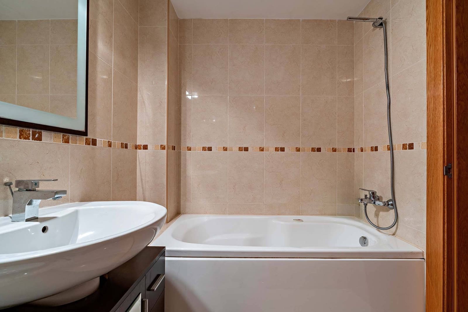 4 slaapkamer Flat te huur in Roquetas de Mar - € 800 (Ref: 9508856)