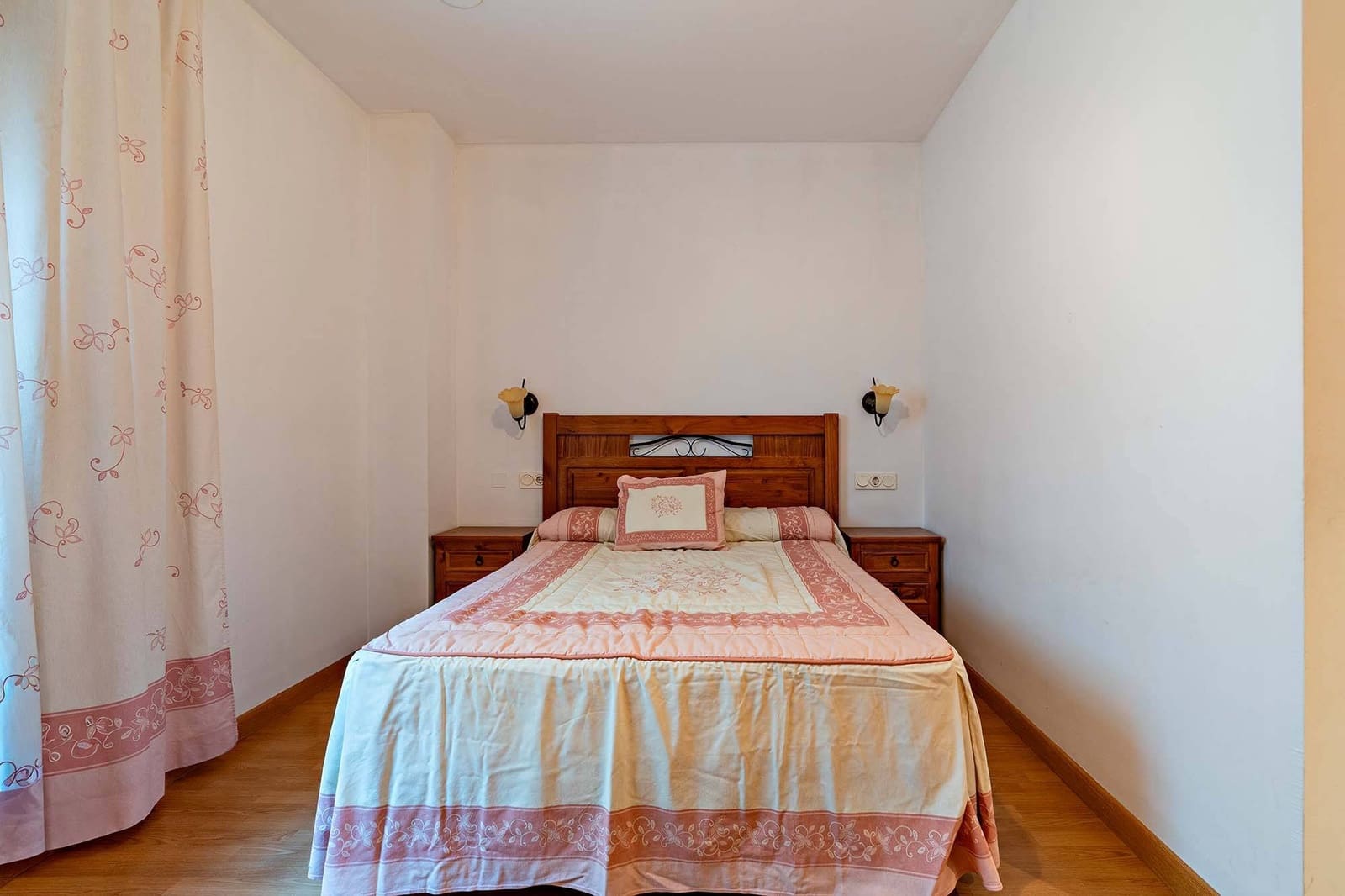 4 slaapkamer Flat te huur in Roquetas de Mar - € 800 (Ref: 9508856)