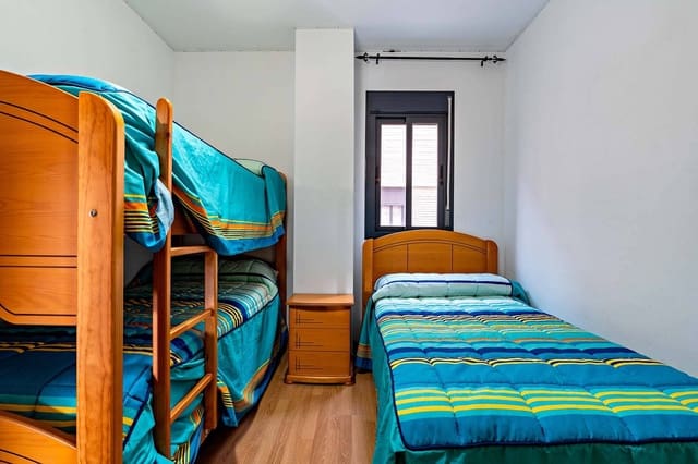 4 slaapkamer Flat te huur in Roquetas de Mar - € 800 (Ref: 9508856)