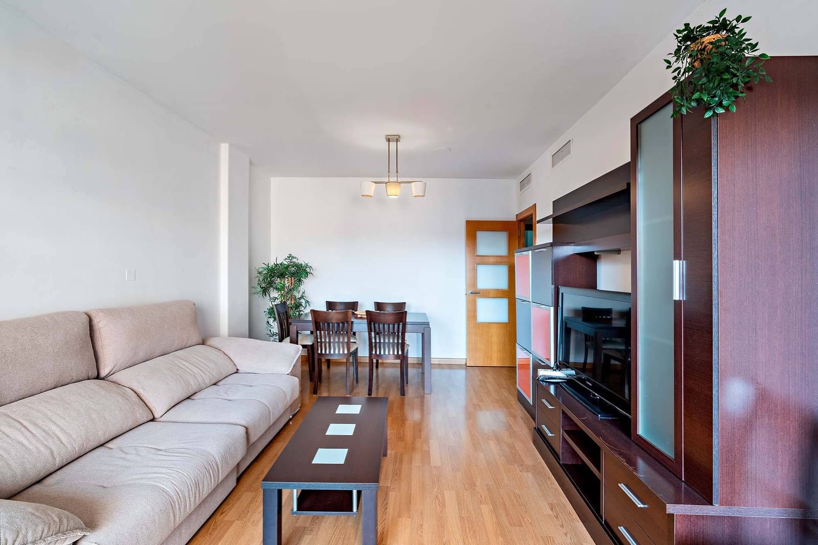 4 slaapkamer Flat te huur in Roquetas de Mar - € 800 (Ref: 9508856)