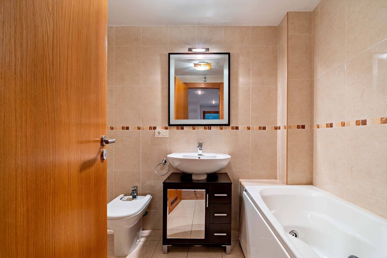 4 slaapkamer Flat te huur in Roquetas de Mar - € 800 (Ref: 9508856)