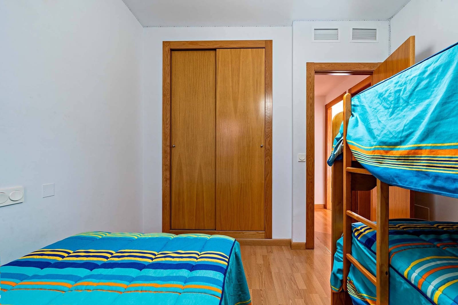 4 slaapkamer Flat te huur in Roquetas de Mar - € 800 (Ref: 9508856)