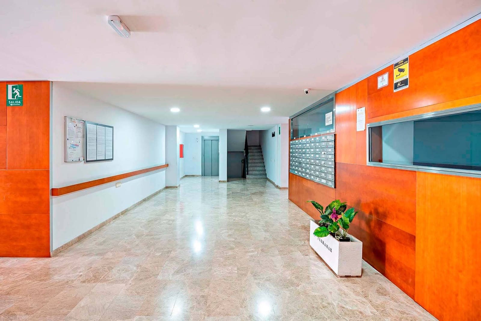 4 slaapkamer Flat te huur in Roquetas de Mar - € 800 (Ref: 9508856)