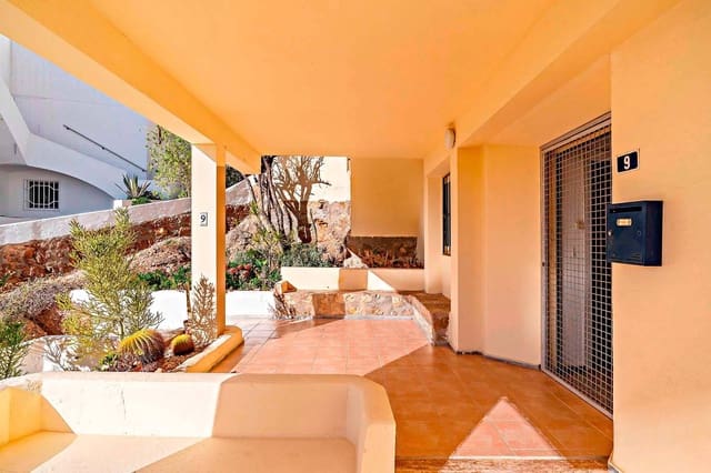 5 bedroom Villa for sale in Aguadulce (Almeria), Roquetas de Mar with garage - € 399,000 (Ref: 9548165)