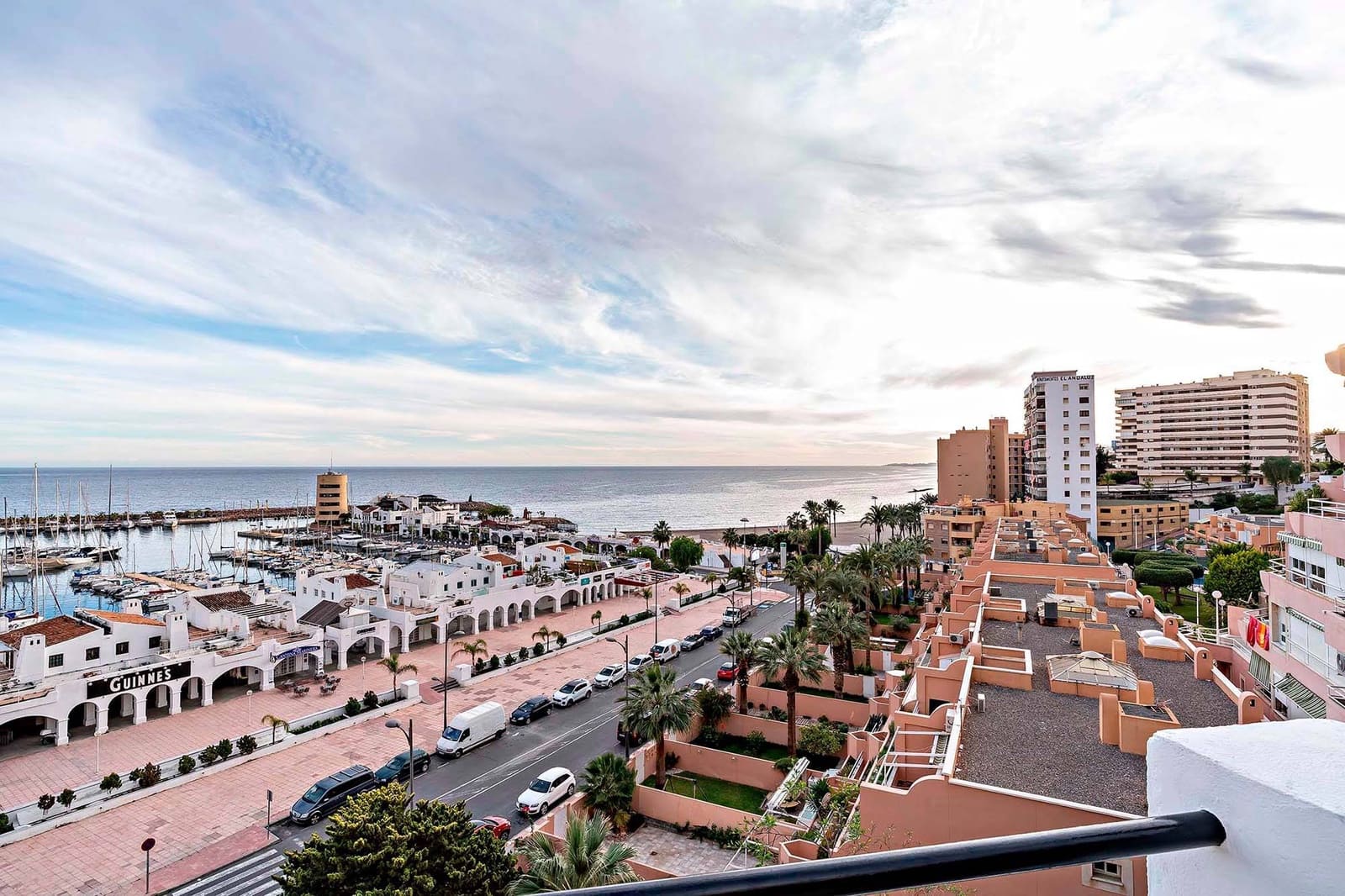 5 bedroom Villa for sale in Aguadulce (Almeria) with garage - € 399,000 (Ref: 9548165)