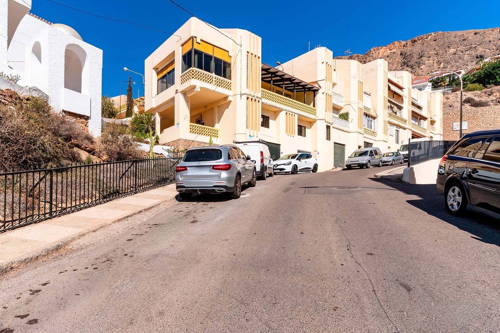 5 bedroom Villa for sale in Aguadulce (Almeria) with garage - € 399,000 (Ref: 9548165)