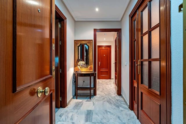 3 camera da letto Appartamento da affittare in Nueva Andalucía, Almería città con piscina - 925 € (Rif: 9551462)