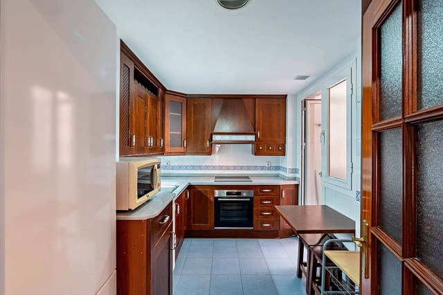 3 camera da letto Appartamento da affittare in Nueva Andalucía, Almería città con piscina - 925 € (Rif: 9551462)