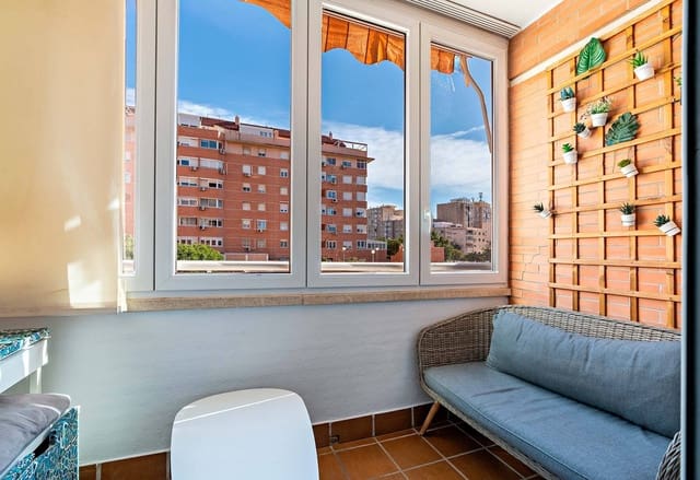 3 camera da letto Appartamento da affittare in Nueva Andalucía, Almería città con piscina - 925 € (Rif: 9551462)