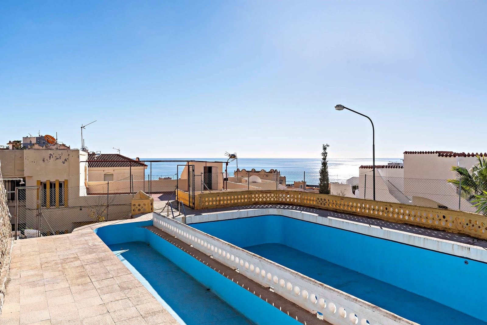 6 bedroom Terraced Villa for sale in Aguadulce (Almeria) with garage - € 550,000 (Ref: 9551464)