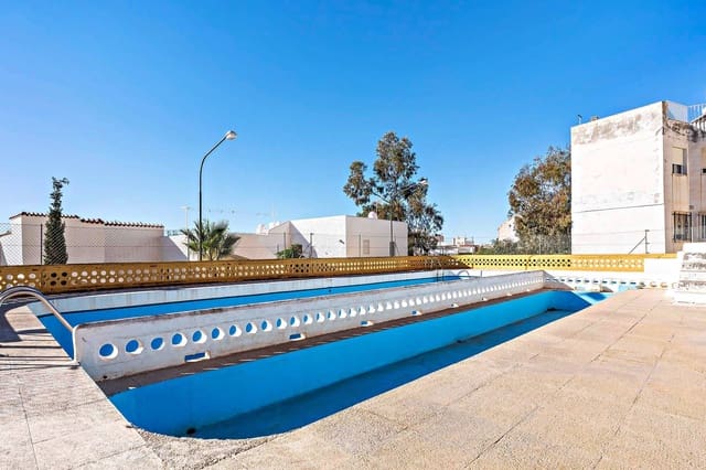 6 chambre Villa/Maison Mitoyenne à vendre à Aguadulce (Almeria), Roquetas de Mar avec garage - 550 000 € (Ref: 9551464)