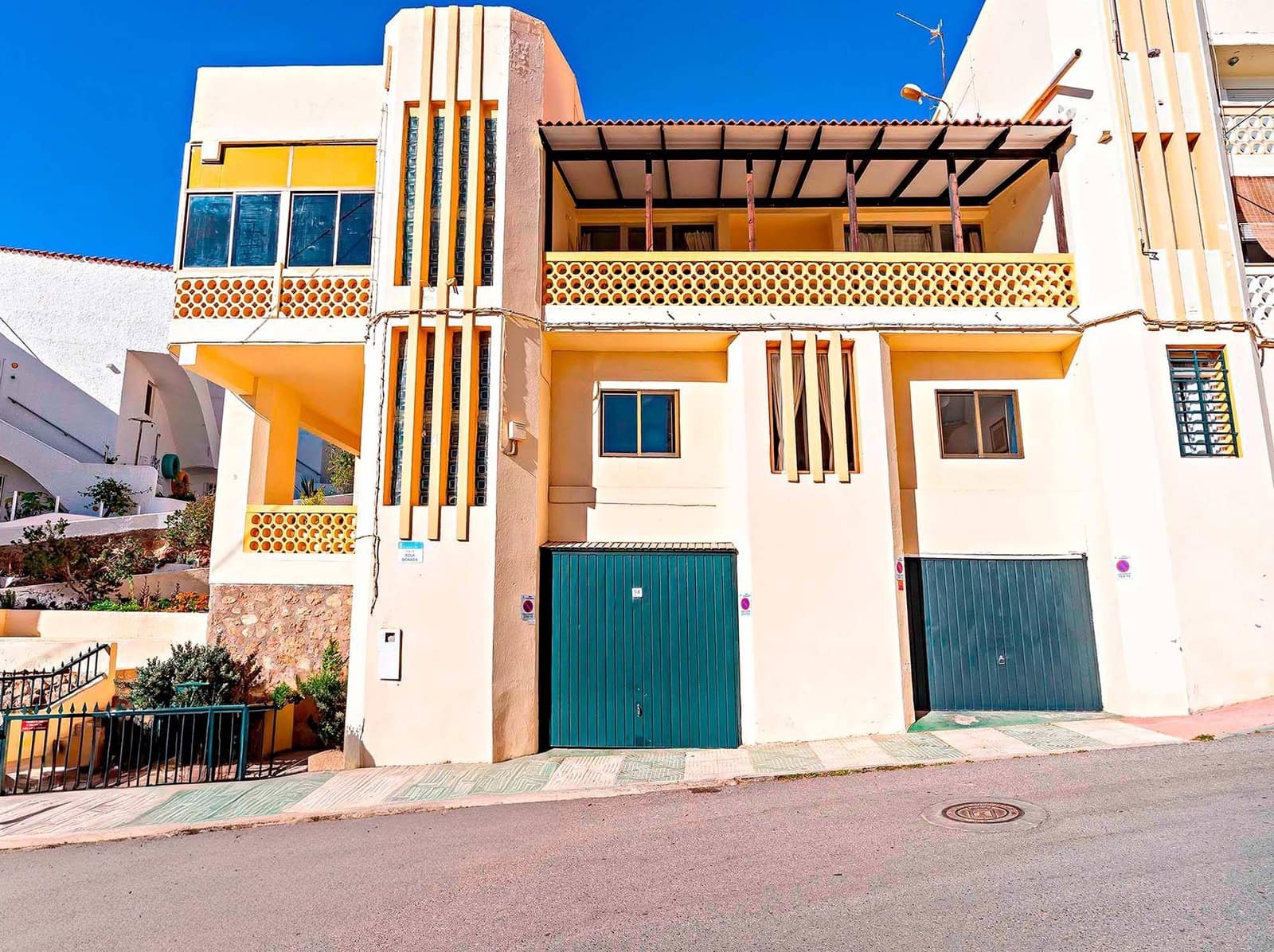 6 bedroom Terraced Villa for sale in Aguadulce (Almeria) with garage - € 550,000 (Ref: 9551464)
