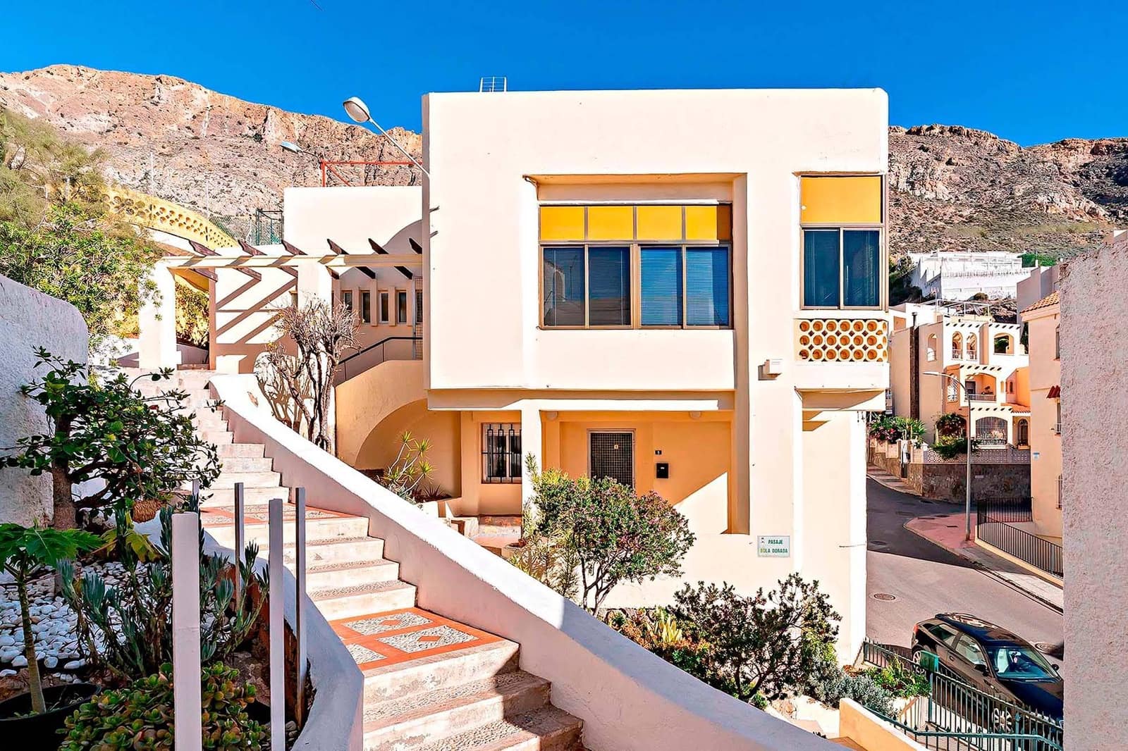 6 bedroom Terraced Villa for sale in Aguadulce (Almeria) with garage - € 550,000 (Ref: 9551464)