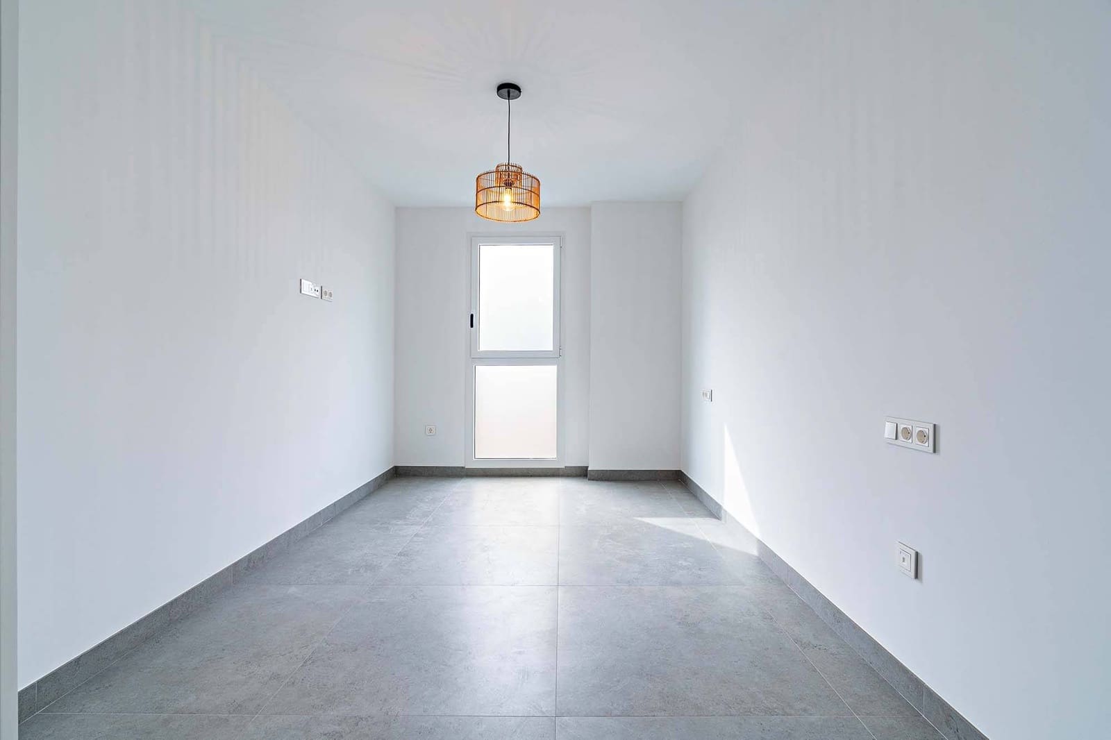 2 makuuhuone Asunto vuokrattavana paikassa Almeria kaupunki mukana uima-altaan 
autotalli - 950 € (Ref: 9565225)