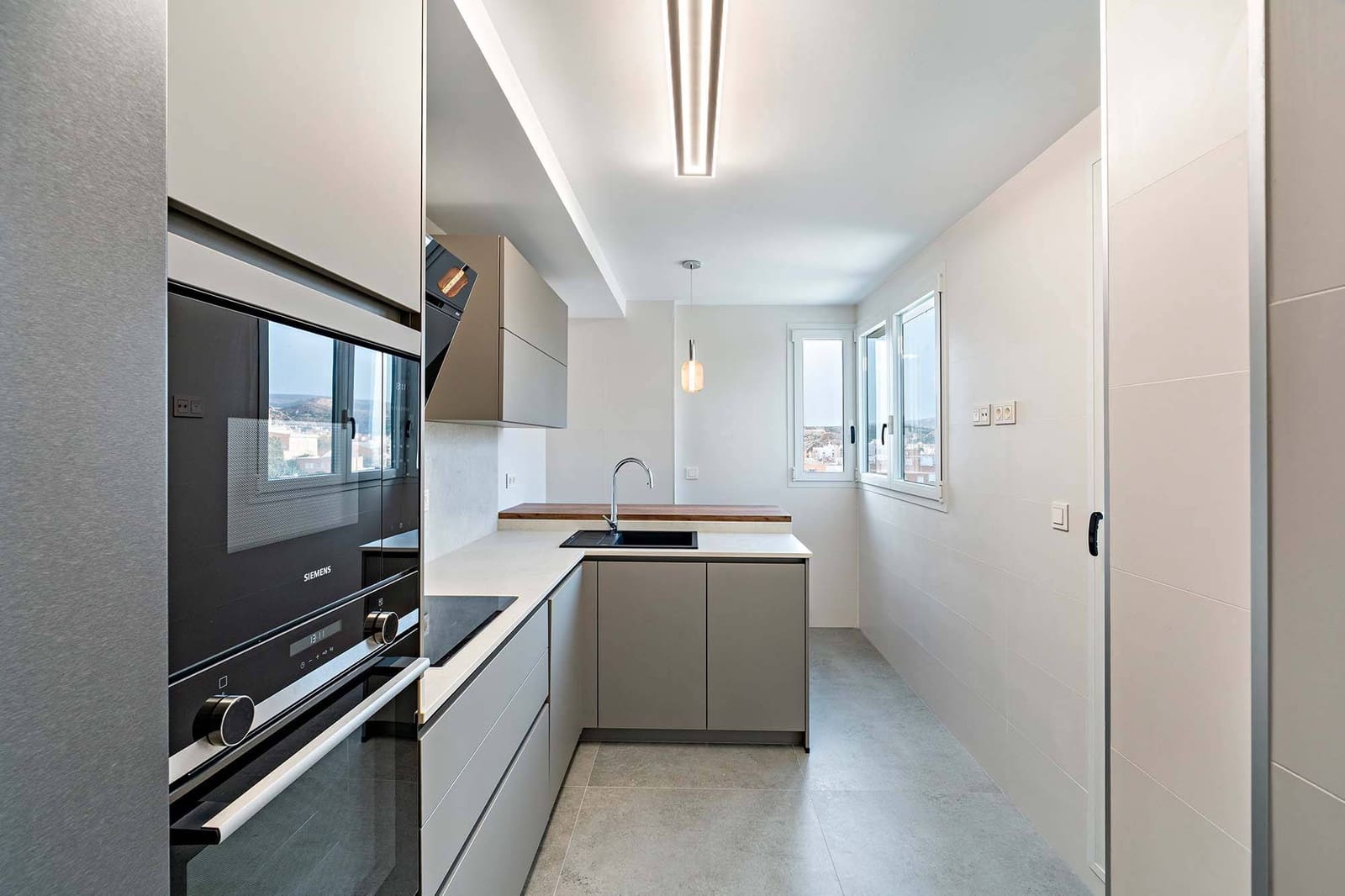 2 makuuhuone Asunto vuokrattavana paikassa Almeria kaupunki mukana uima-altaan 
autotalli - 950 € (Ref: 9565225)