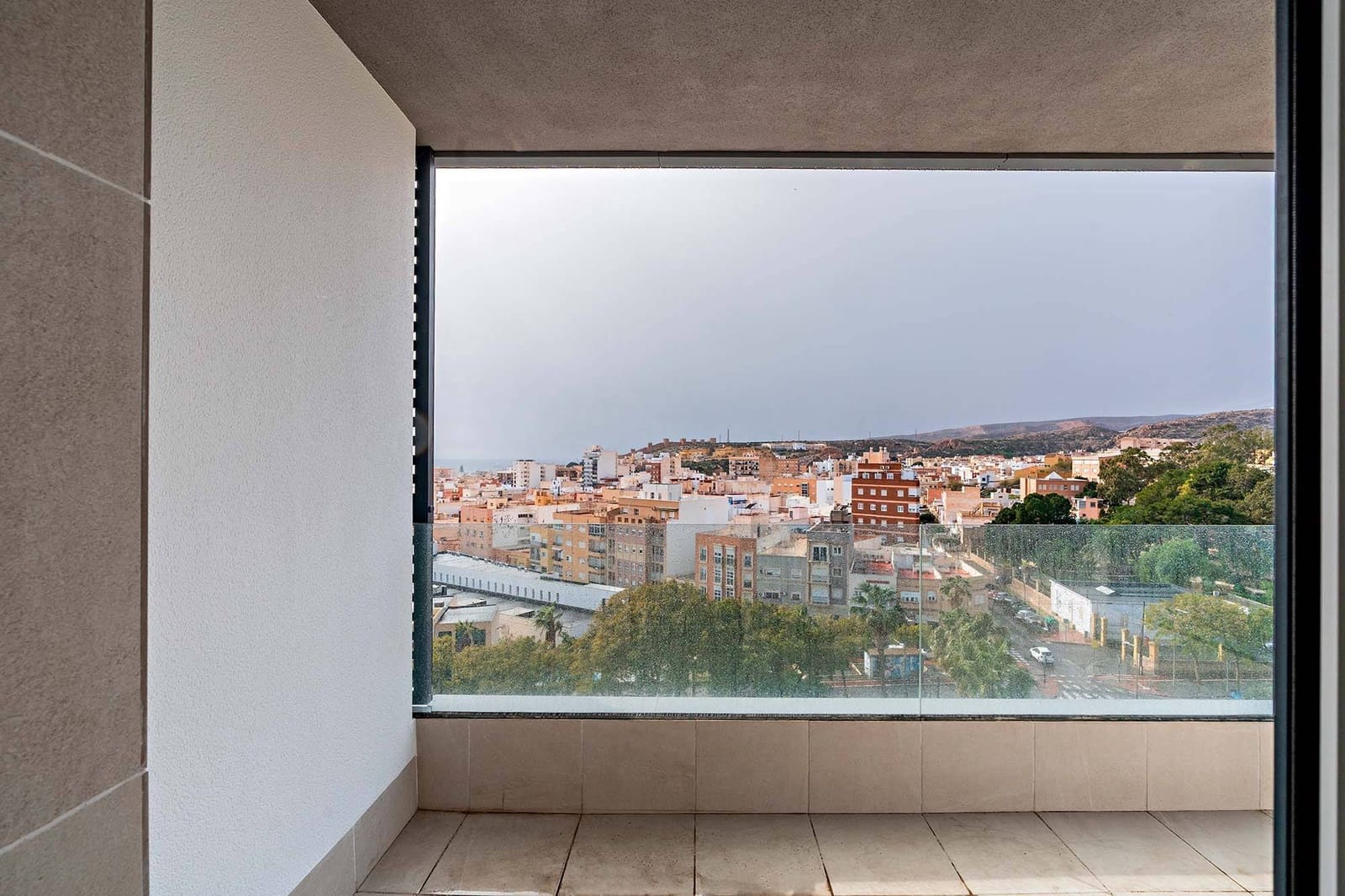 2 makuuhuone Asunto vuokrattavana paikassa Almeria kaupunki mukana uima-altaan 
autotalli - 950 € (Ref: 9565225)