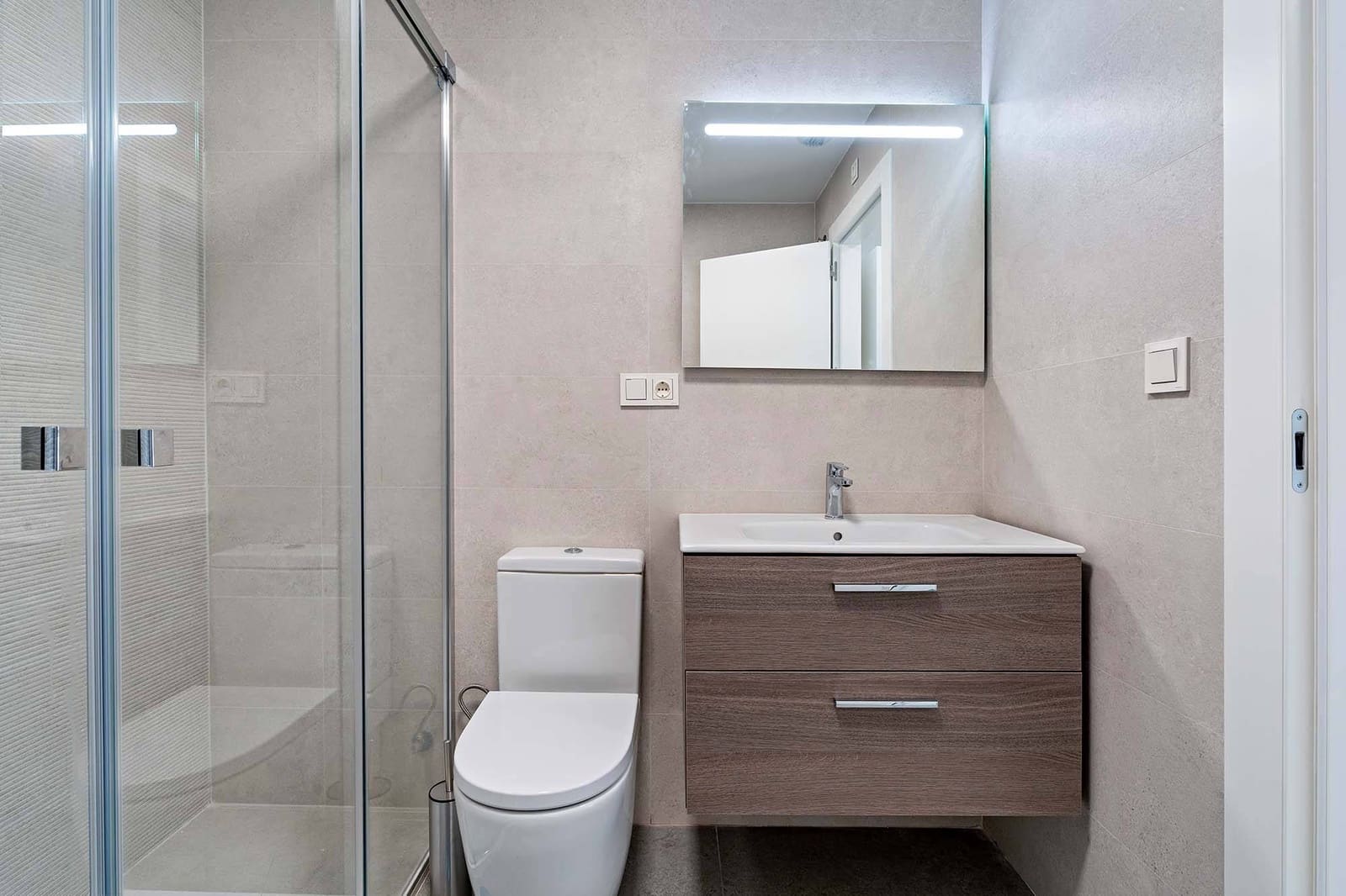 2 makuuhuone Asunto vuokrattavana paikassa Almeria kaupunki mukana uima-altaan 
autotalli - 950 € (Ref: 9565225)