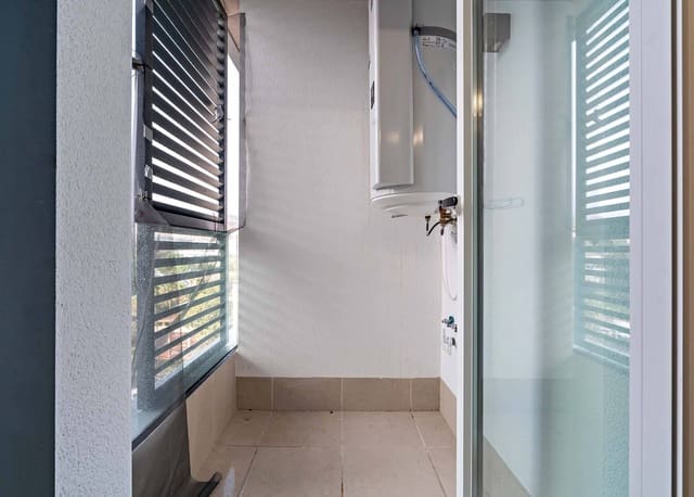 2 makuuhuone Asunto vuokrattavana paikassa Almería kaupunki mukana uima-altaan 
autotalli - 950 € (Ref: 9565225)