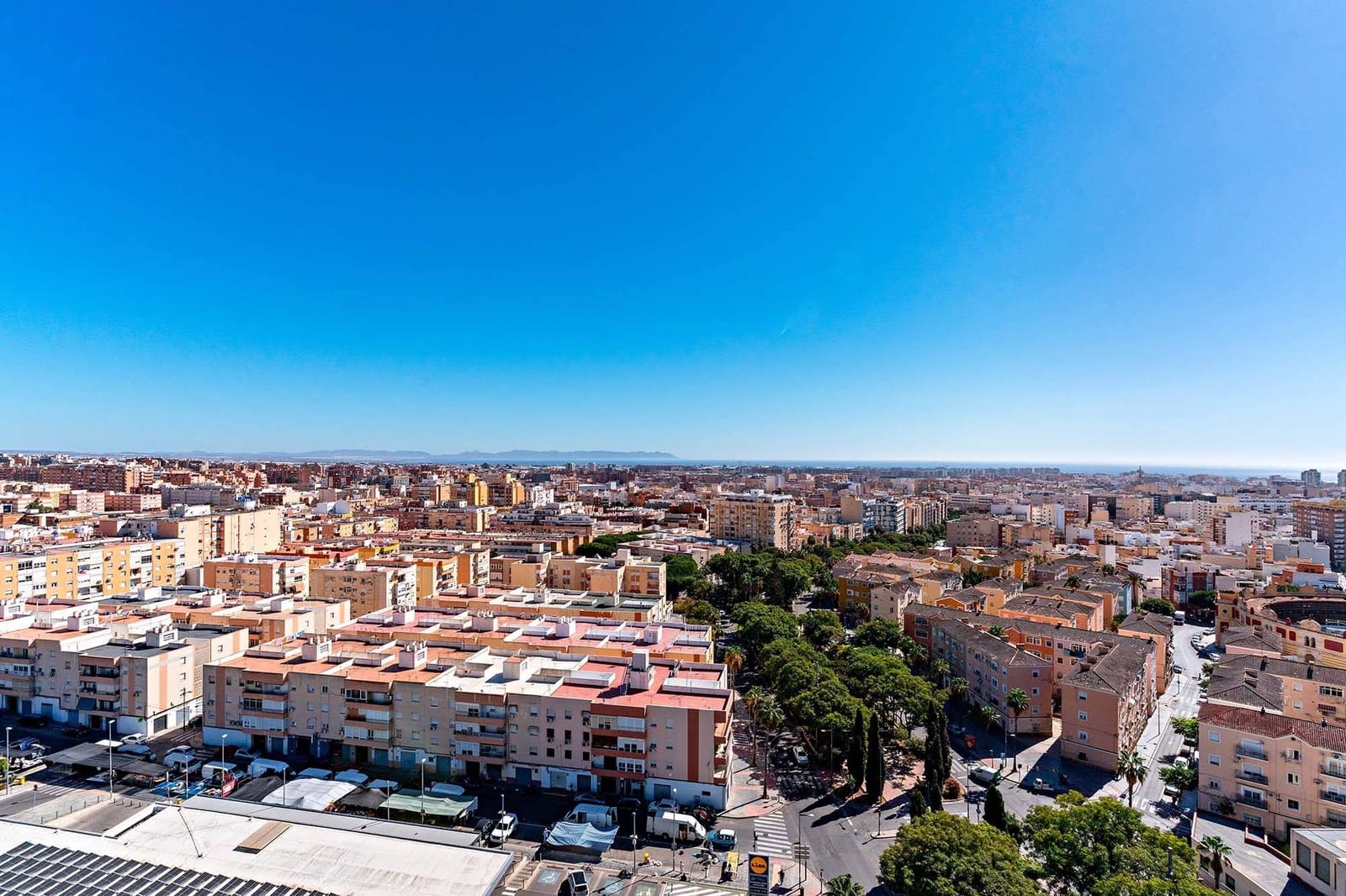 2 makuuhuone Asunto vuokrattavana paikassa Almeria kaupunki mukana uima-altaan 
autotalli - 950 € (Ref: 9565225)