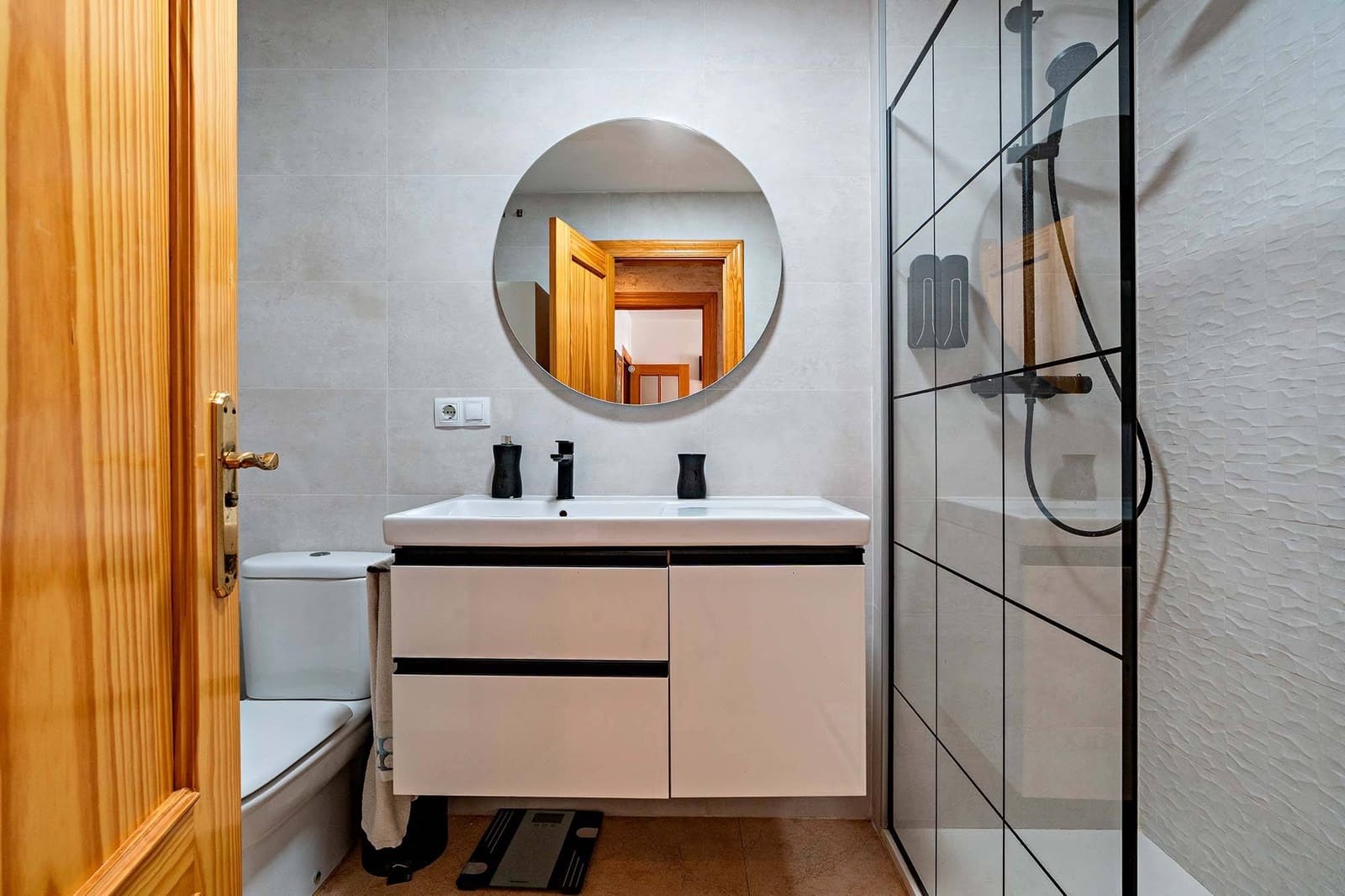 3 bedroom Flat for sale in Roquetas de Mar with garage - € 150,000 (Ref: 9602648)