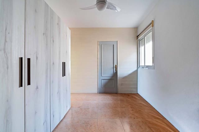 Piso de 3 habitaciones en Roquetas de Mar en venta con garaje - 150.000 € (Ref: 9602648)