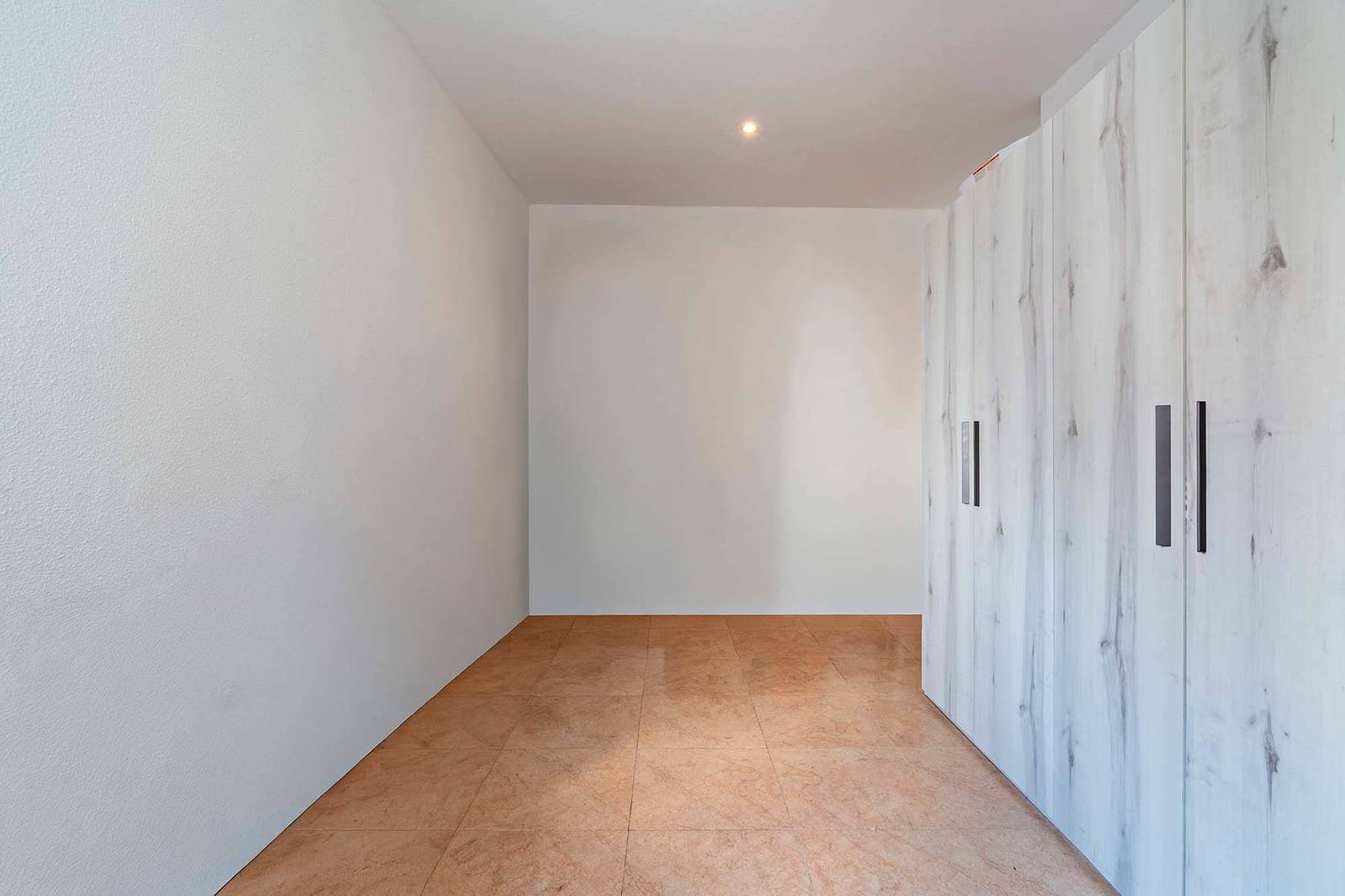 3 bedroom Flat for sale in Roquetas de Mar with garage - € 140,000 (Ref: 9602648)