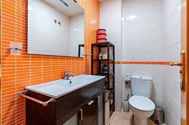 3 soveværelse Lejlighed til salg i Roquetas de Mar med garage - € 140.000 (Ref: 9602648)
