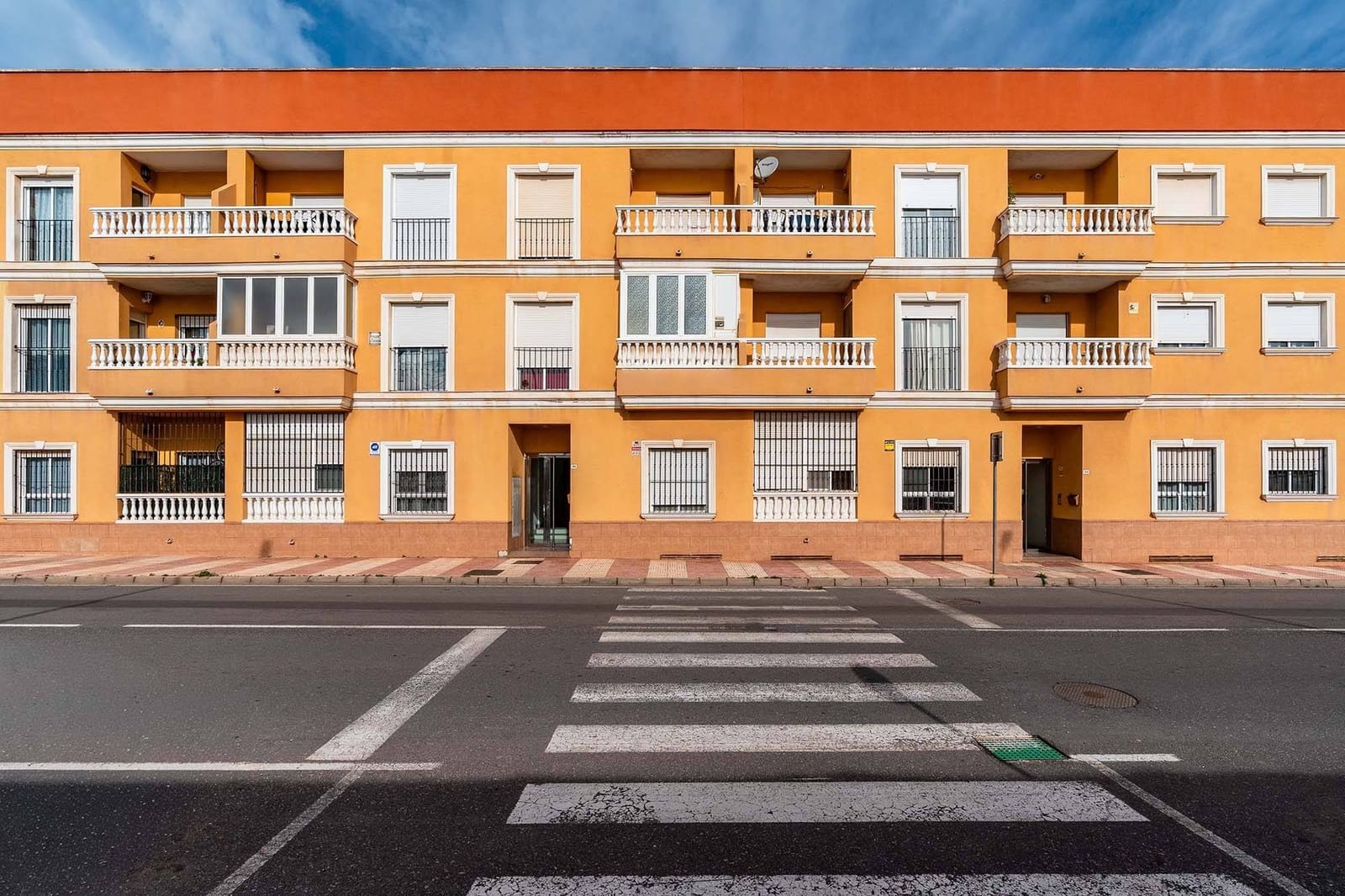3 bedroom Flat for sale in Roquetas de Mar with garage - € 140,000 (Ref: 9602648)