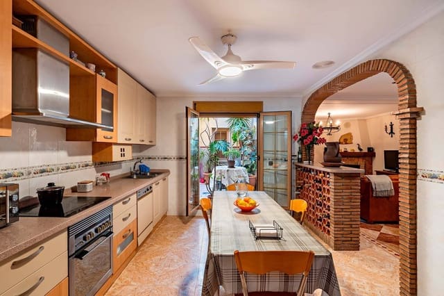 4 slaapkamer Commercieel te koop in Aguadulce (Almeria), Roquetas de Mar met garage - € 699.000 (Ref: 9634232)