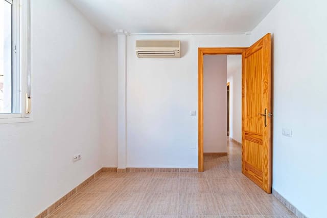 Commercial for sale in Centro, Almería city - € 440,000 (Ref: 9656072)