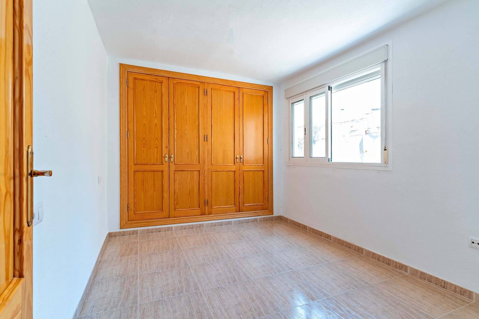 Commercial for sale in Almeria city - € 440,000 (Ref: 9656072)