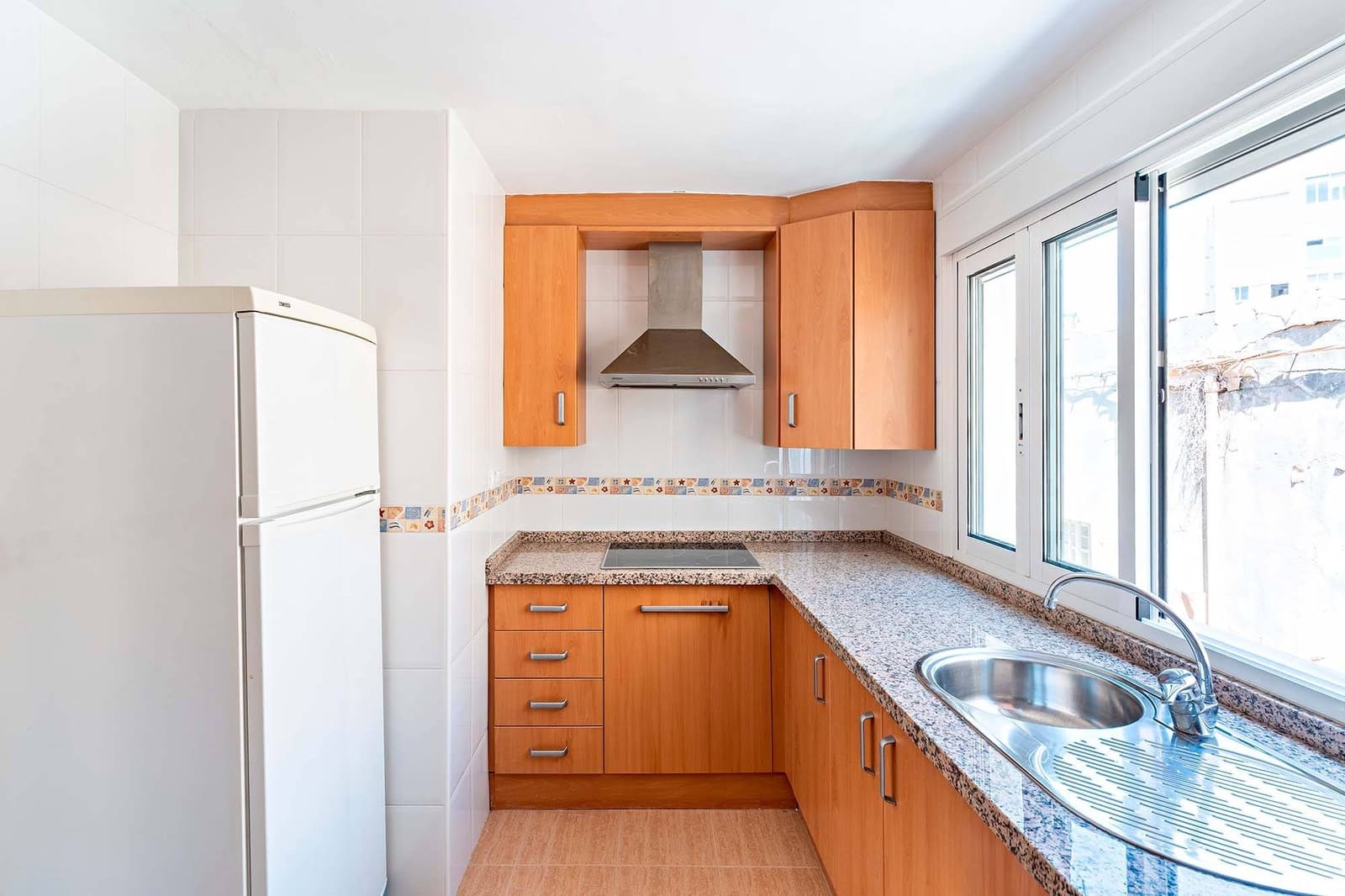 Commercial for sale in Almeria city - € 440,000 (Ref: 9656072)