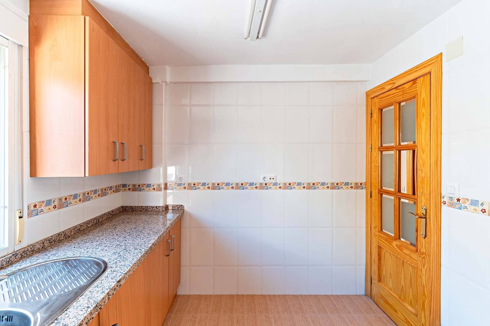 Commercial for sale in Almeria city - € 440,000 (Ref: 9656072)