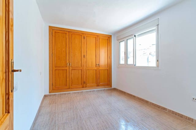 Commercial for sale in Centro, Almería city - € 440,000 (Ref: 9656072)