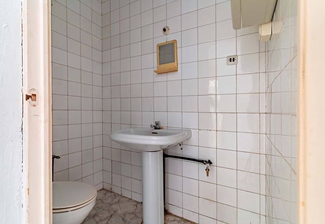 Commercial for sale in Centro, Almería city - € 440,000 (Ref: 9656072)