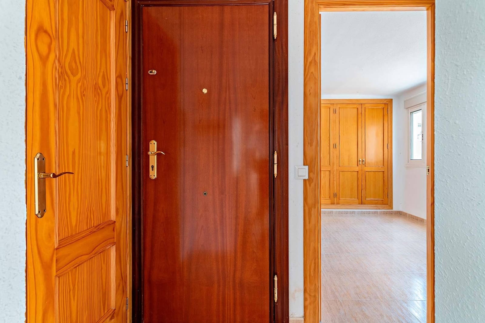 Commercial for sale in Almeria city - € 440,000 (Ref: 9656072)