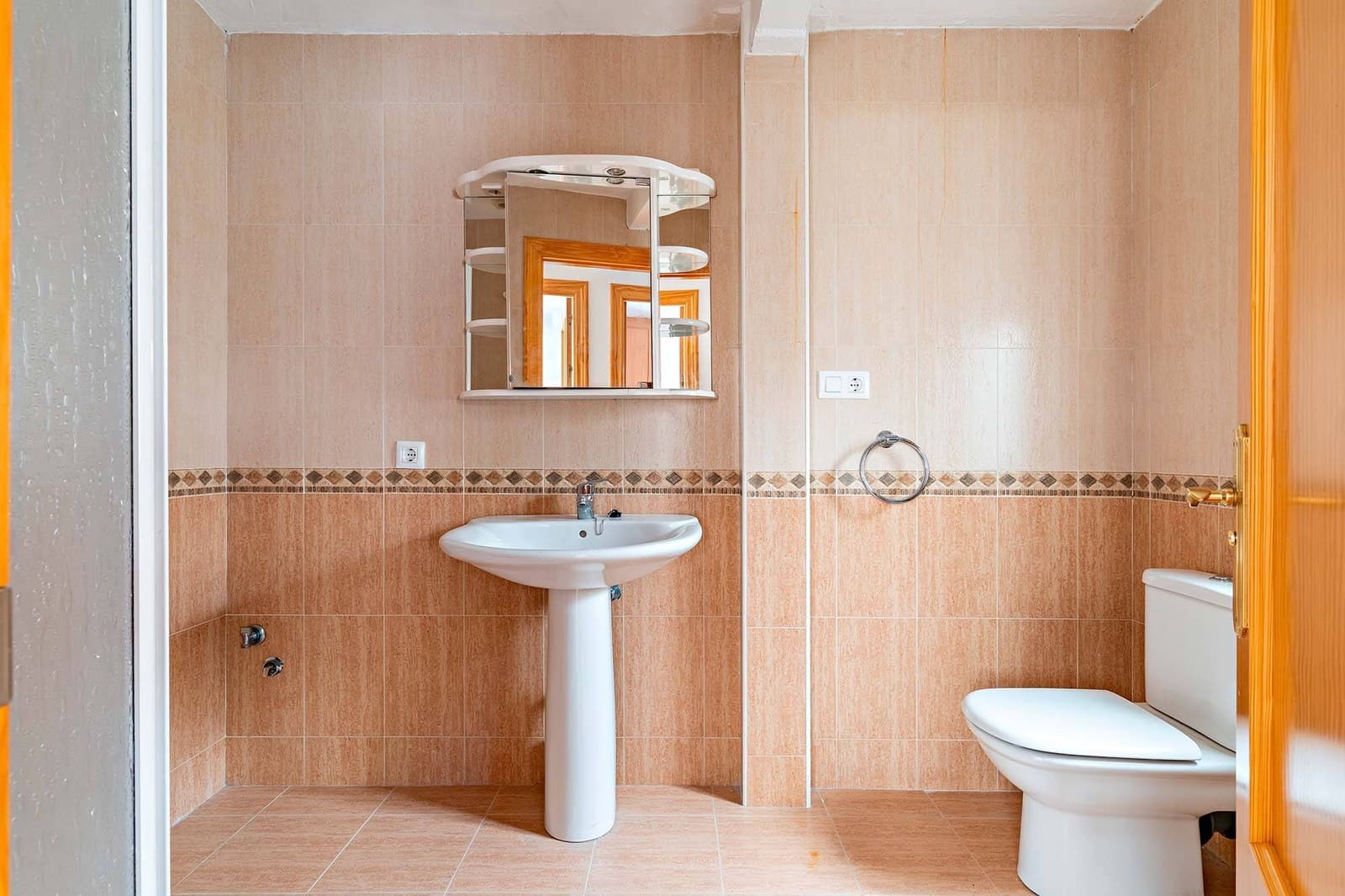 Commercial for sale in Almeria city - € 440,000 (Ref: 9656072)