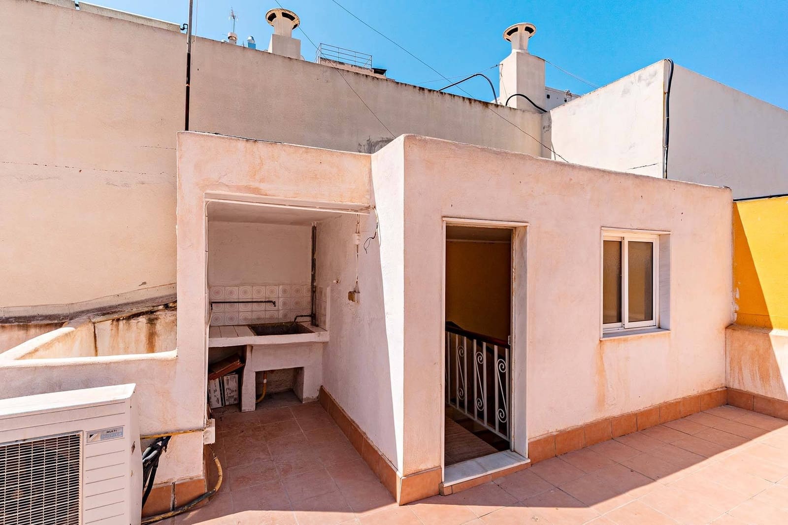 Commercial for sale in Almeria city - € 440,000 (Ref: 9656072)